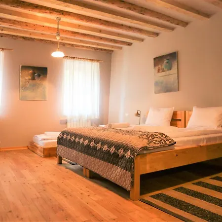 Casa Lenka